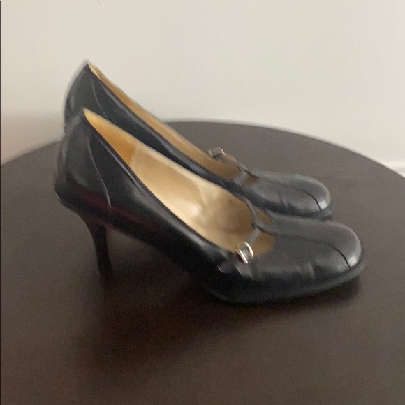 SHOES - Picture 2 of 5